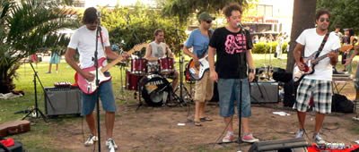 Este domingo desde las 15 hs. vení a disfrutar de la música al aire libre!!